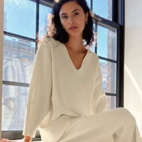 Aritzia Wilfred Free Beige Cream Souvenir Oversized V-Neck Sweater Ribbed Small - Picture 1 of 12